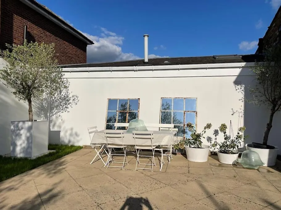 Willow House, Georgian Property In Shepperton Birleşik Krallık