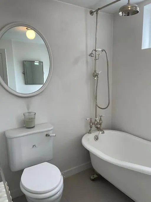 Willow House, Georgian Property In Shepperton